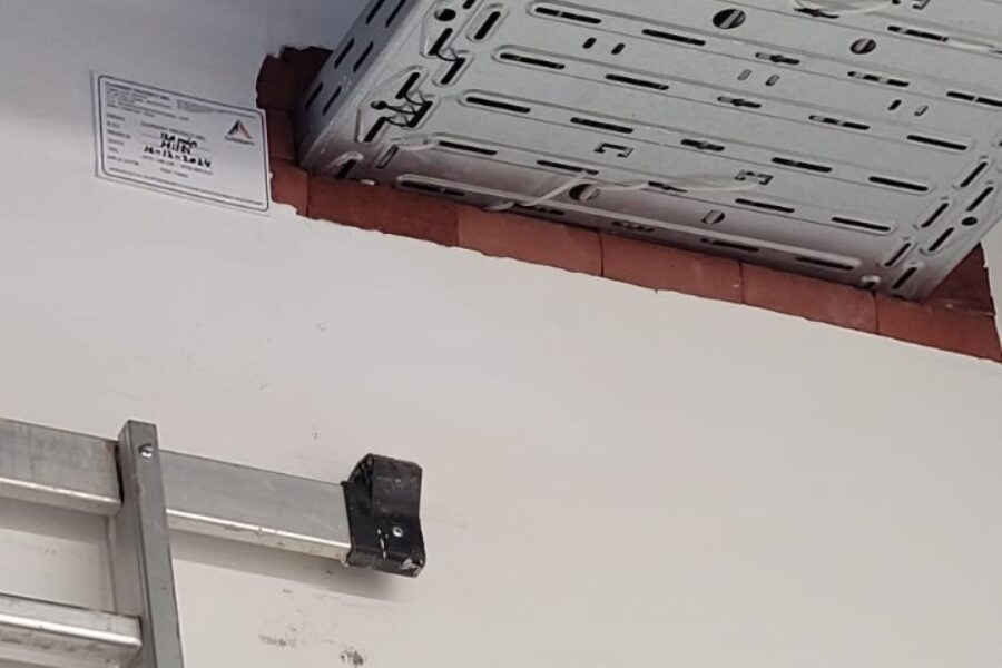 Sigilarea trecerilor prin pereți rezistenți la foc: Importanța și metodele eficiente